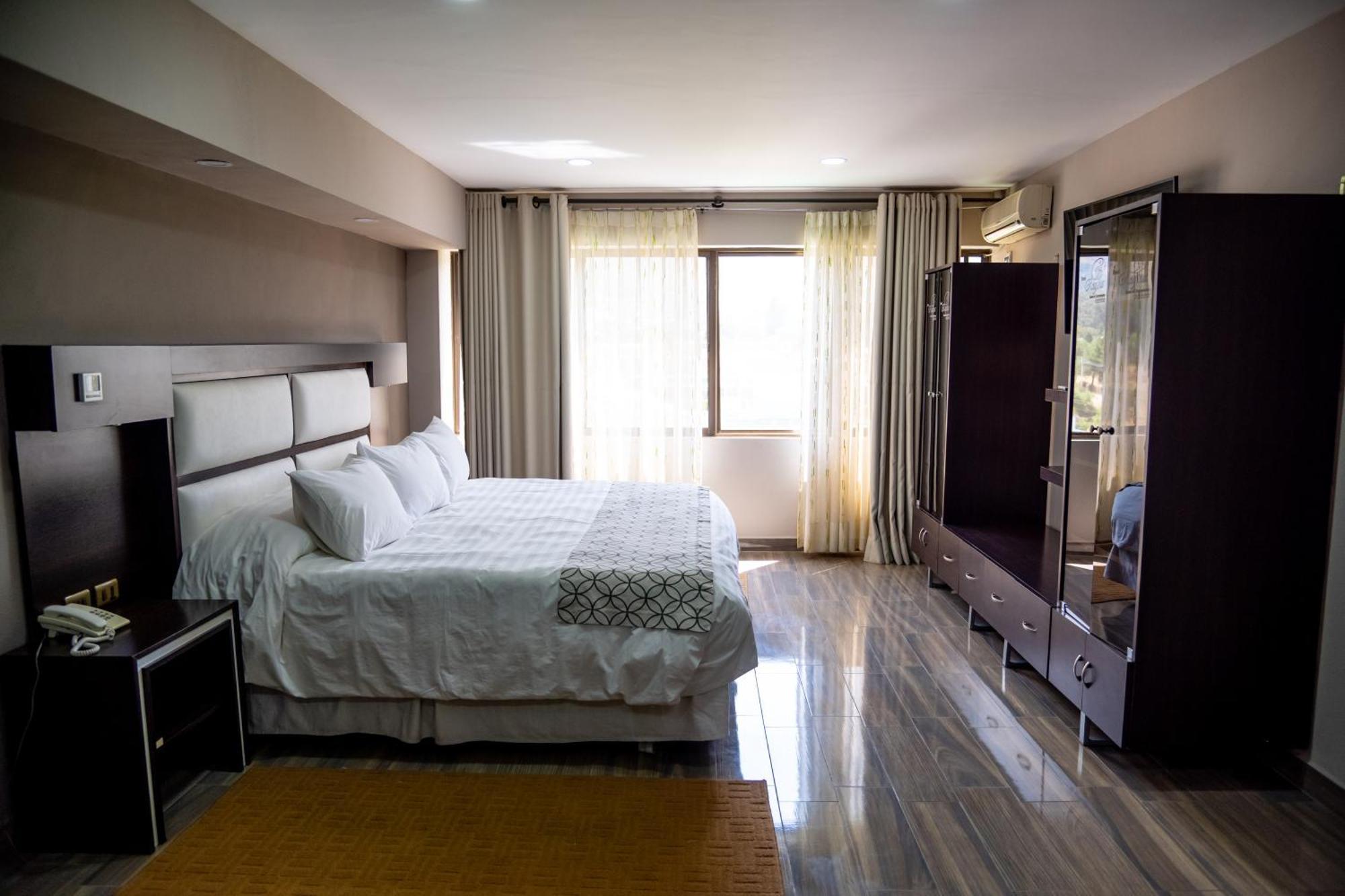 Hotel Regina Resort & Convenciones コチャバンバ エクステリア 写真