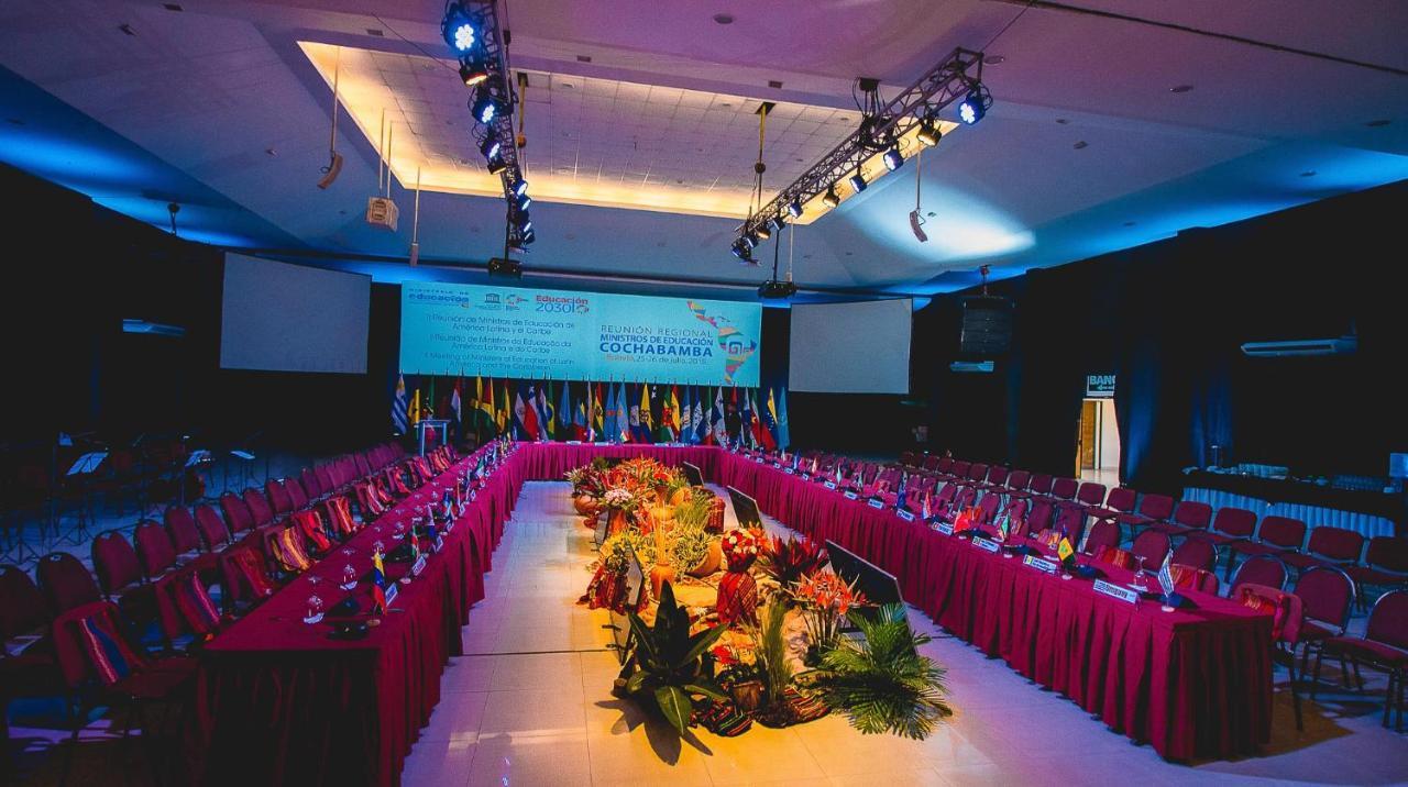 Hotel Regina Resort & Convenciones コチャバンバ エクステリア 写真